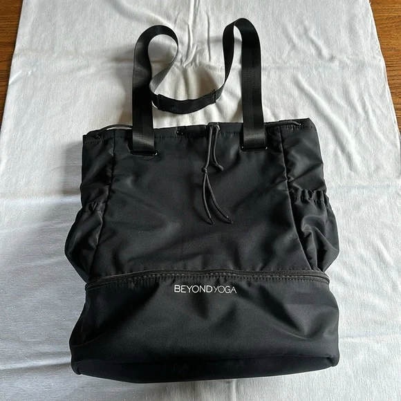 Beyond Yoga Convertible Gym Bag Backpack Black - Picture 2 of 3